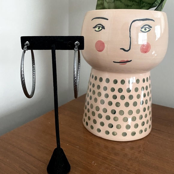 SET OF 2 XL HOPP EARRINGS - Picture 4 of 11